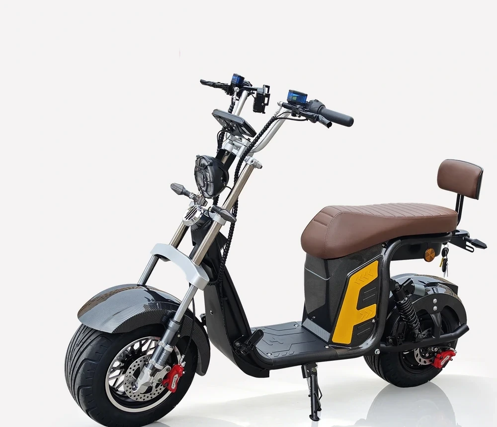 Scooter elétrica Motoquei S13 com visual custom e banco marrom